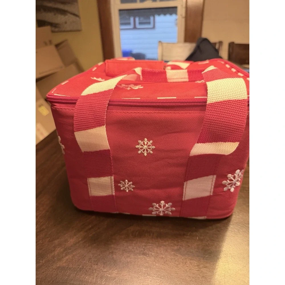 Temp-rations Snowflake 2 qt round covered baker holer and bag NEW temptations